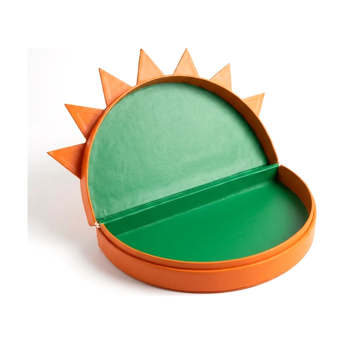 Coffret soleil ouvert, vu de trois quarts